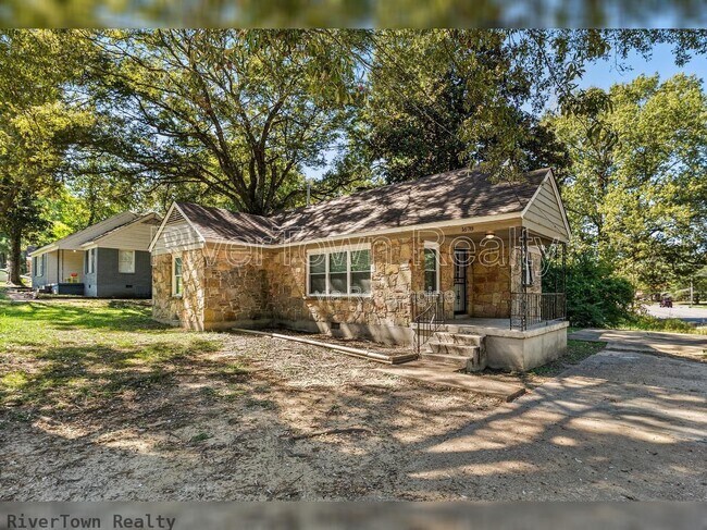 Building Photo - 1678 Alta Vista Ave