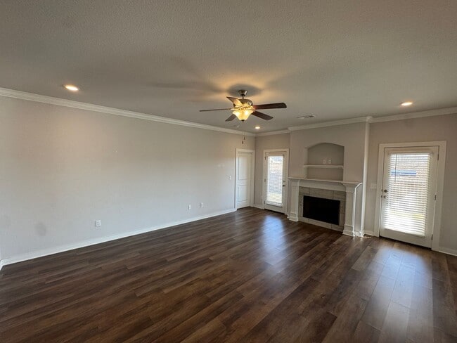 Building Photo - 4401 Havanna