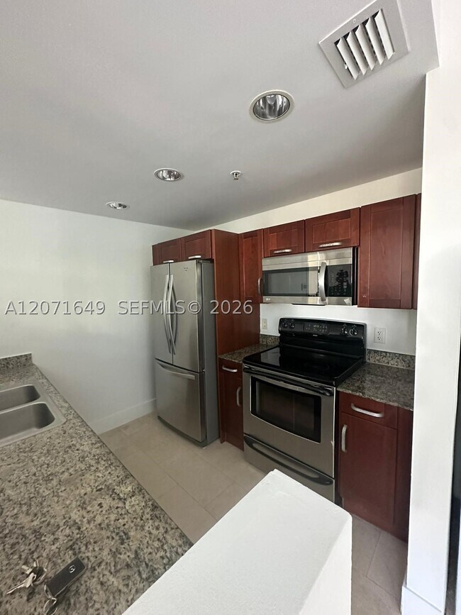 Foto del edificio - 7728 Collins Ave