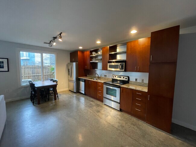 Building Photo - 1249 Breuer Mews NW
