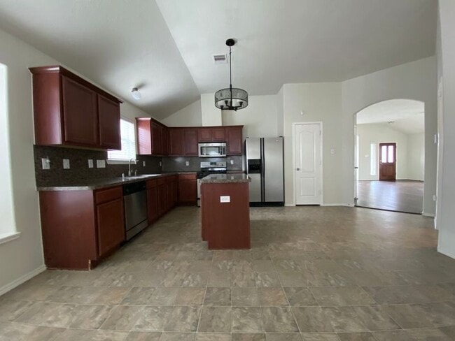 Building Photo - 21419 Colton Cove Dr