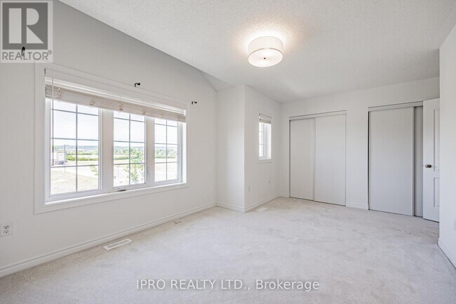 Building Photo - 651-651 Farmstead Dr