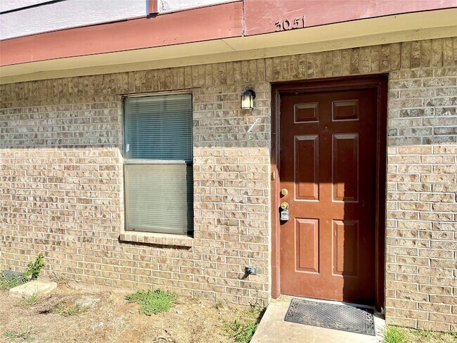 Building Photo - 3051 Olympia Dr