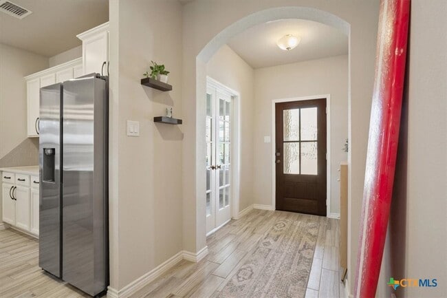 Foto del edificio - 5737 St Charles Dr