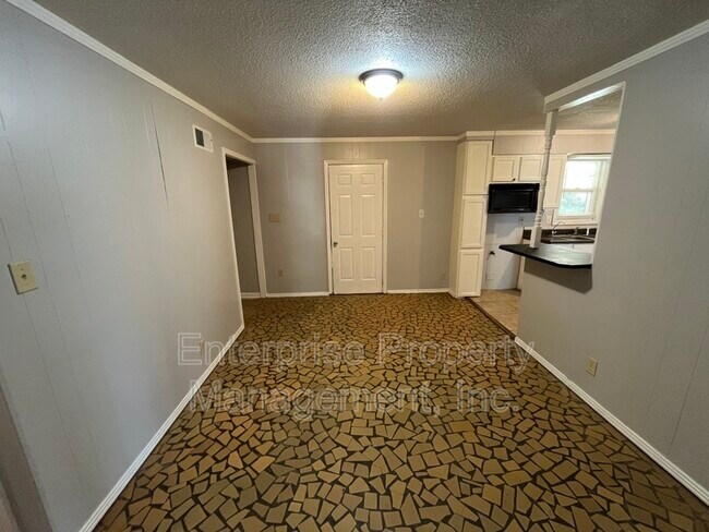 Foto del edificio - 4149 Yale Rd