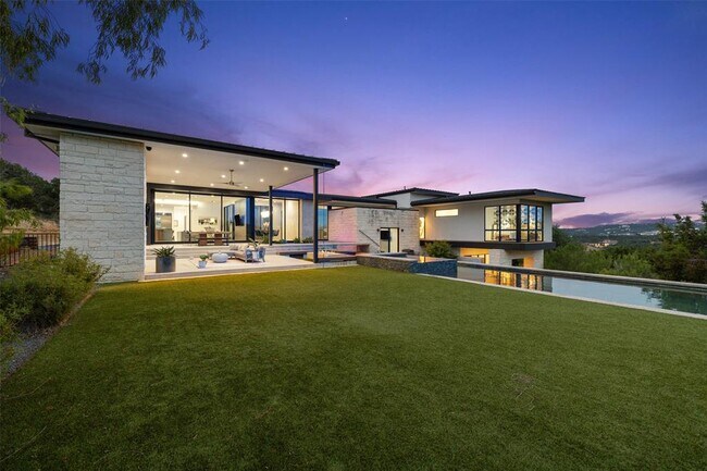 Foto del edificio - 4202 Serene Hills Dr