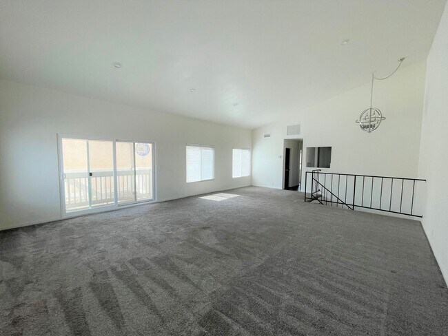 Foto del edificio - Oxnard Shores- Completely Remodeled & Steps to the Sand!