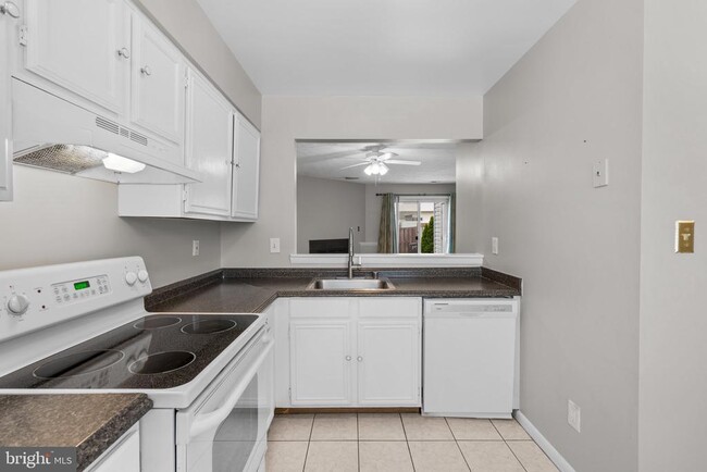 Building Photo - 504 Gloucester Ct