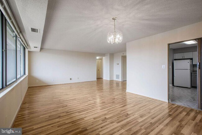 Foto del edificio - 3709 S George Mason Dr