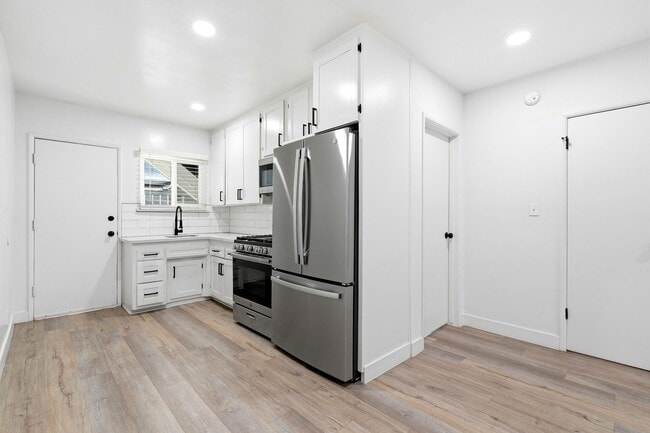 Building Photo - 14531 Dickens St