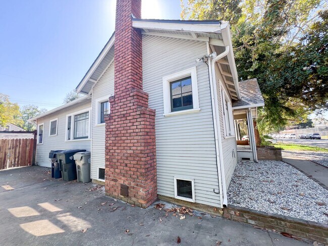 Building Photo - 3 Bed, 2 Bath East Sacramto Area Home