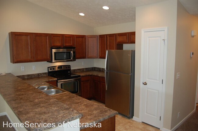 Building Photo - 3 br, 3 bath Apartment - 2605 NW 52nd St #2