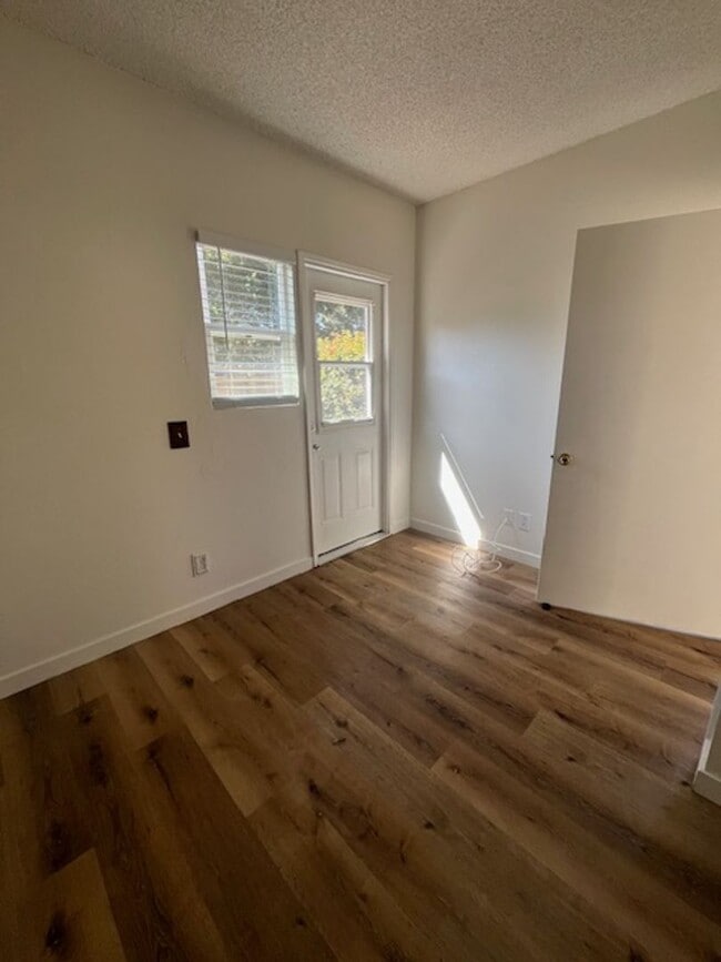 Building Photo - 1728 Royal Ct