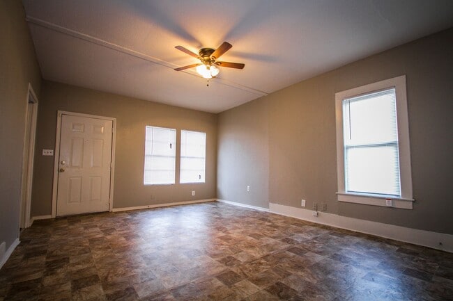 Building Photo - 512 Cooper St