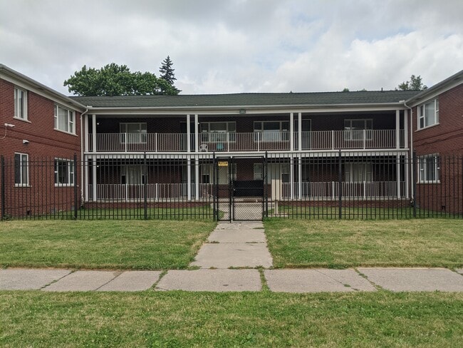 Refreshed 2Bed/1 Bath Apartment - 11750 Morang Ave
