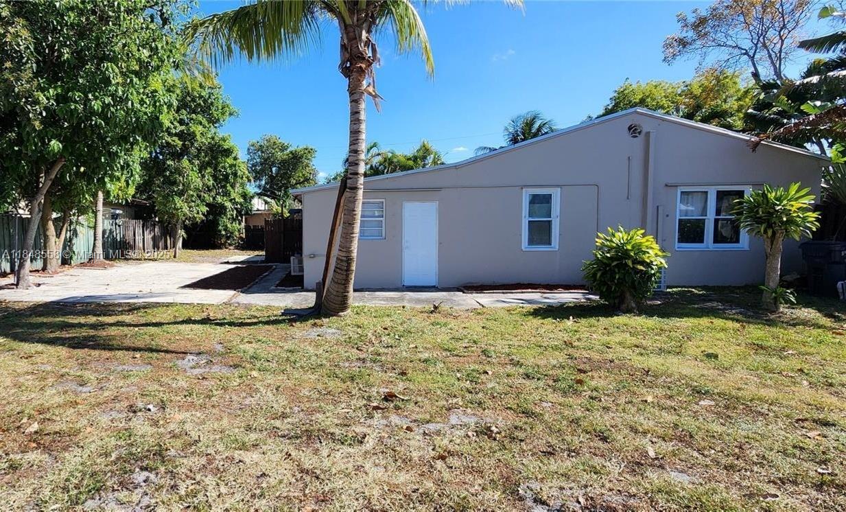 Building Photo - 1221 N 58th Ave