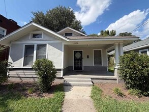 Building Photo - 2078 Walker Ave