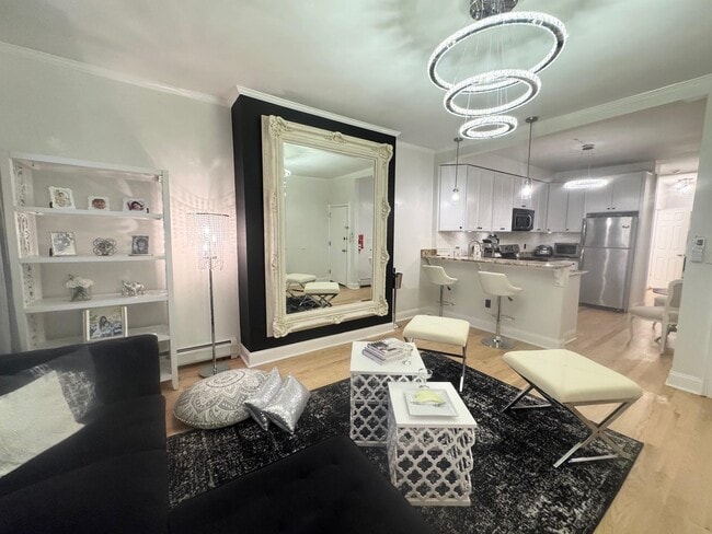 Building Photo - 619 Willow Ave