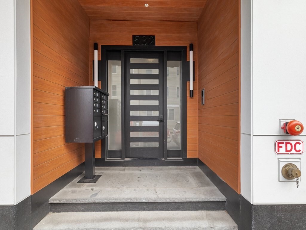 Foto principal - 532 E 3rd St