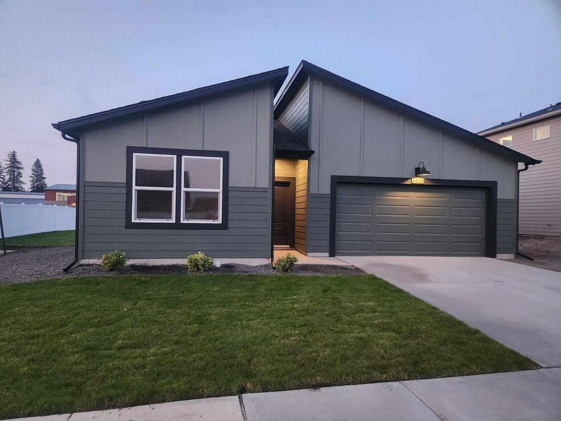 Primary Photo - ***COMING SOON 10/2025*** 8727 W Millsap Ln.