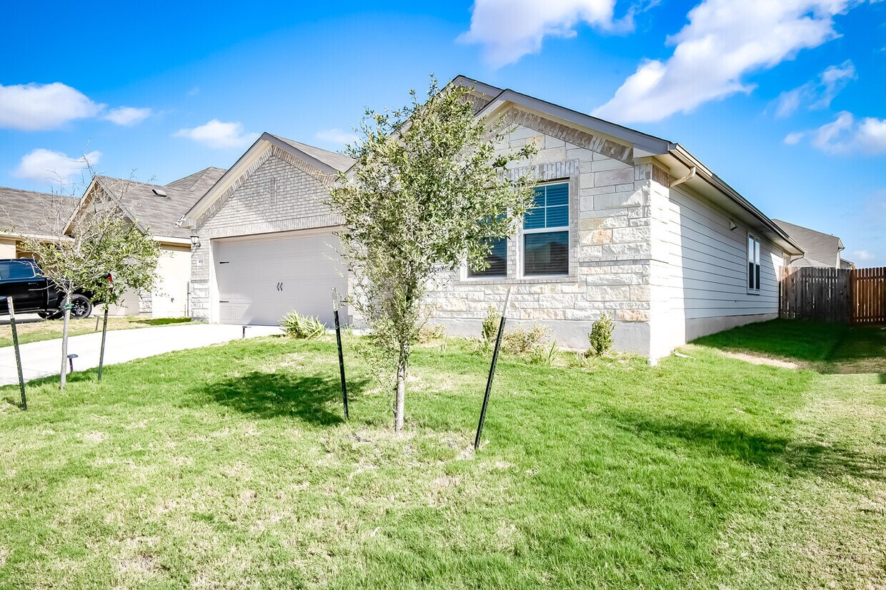 Building Photo - 403 Grapefruit Rd, Hutto, TX 78634