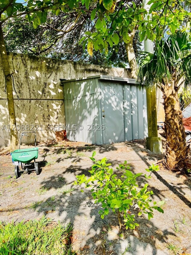 Foto del edificio - 18320 NE 7th Ct