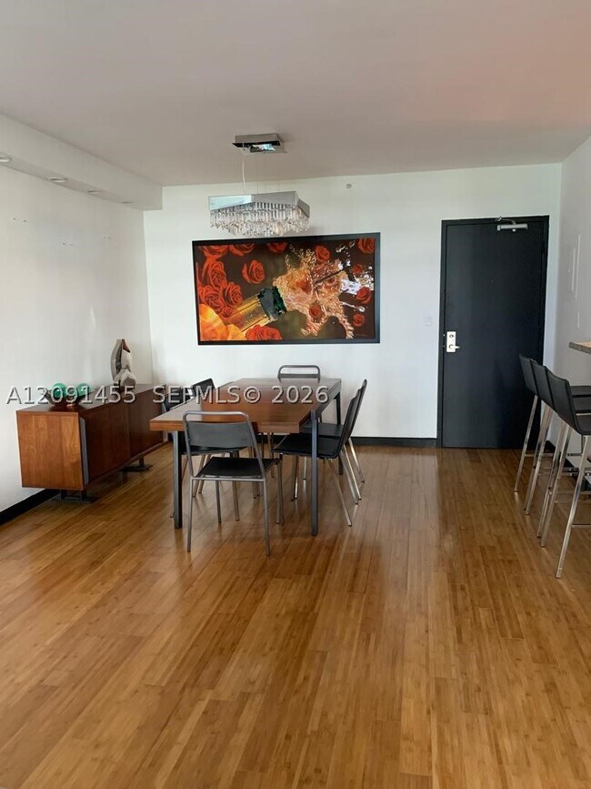 Foto del edificio - 1500 Bay Dr E