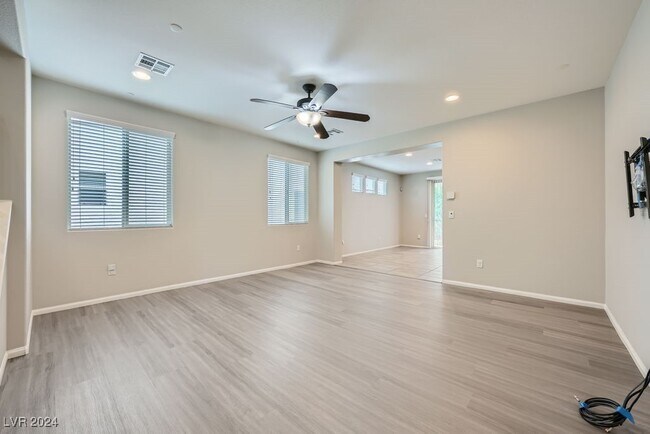 Building Photo - 9538 HollyDale Ct