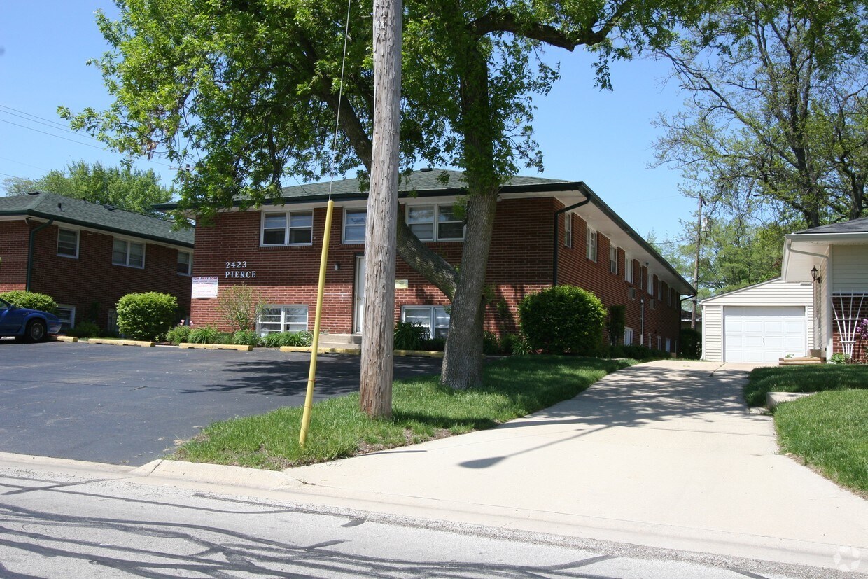 Building Photo - 2423 Pierce Ave