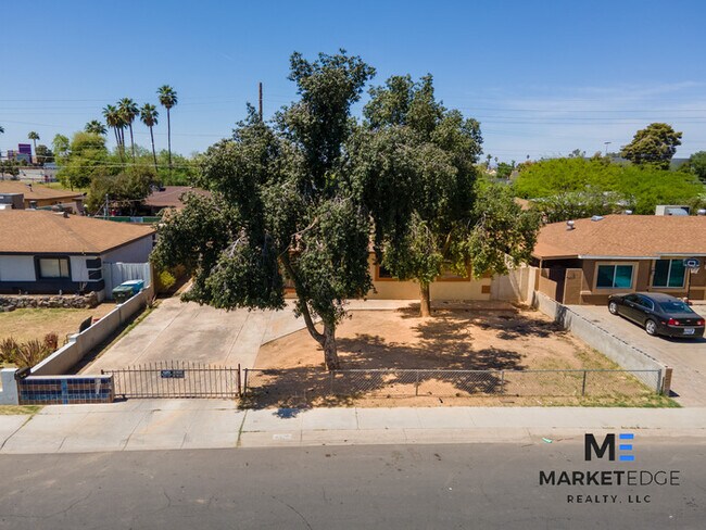 Building Photo - 3Bed/1.75Bath House at 51st/Indian School!...