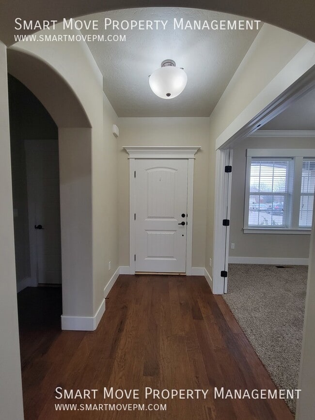 Building Photo - Gorgeous 3 bd + office in Saguaro Canyon. ...
