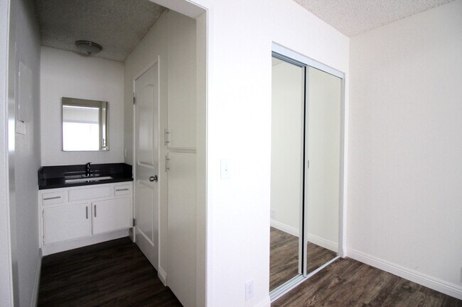 Building Photo - 4124 N Eagle Rock Blvd