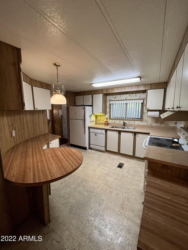 Building Photo - 1075 N Villa Granada Dr