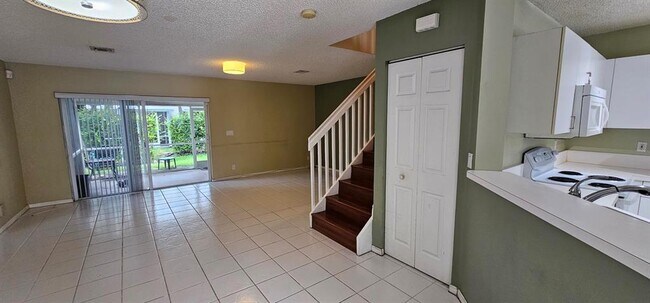 Building Photo - 4777 SW 13th Pl
