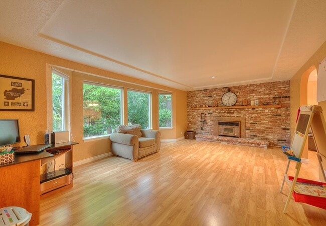 Building Photo - 303 Point Fosdick Pl NW