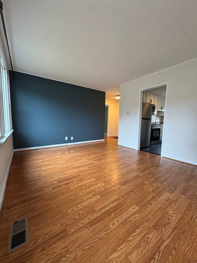 Foto del edificio - 61 Trowbridge Ln