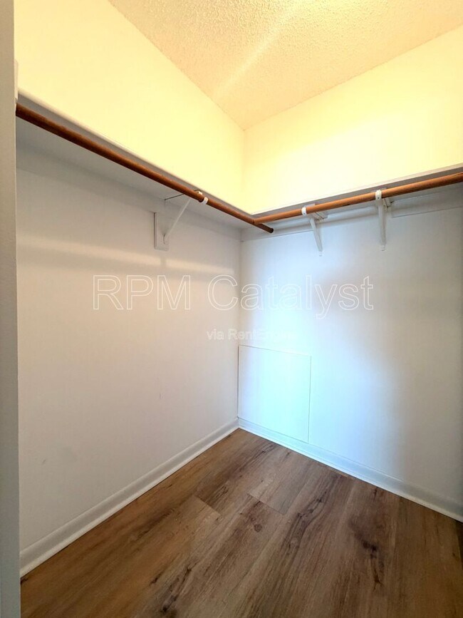 Foto del edificio - 6020 Shore Blvd S