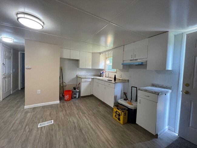 Building Photo - Spacious 2 bed, 1.5 bath Home FOR RENT in ...