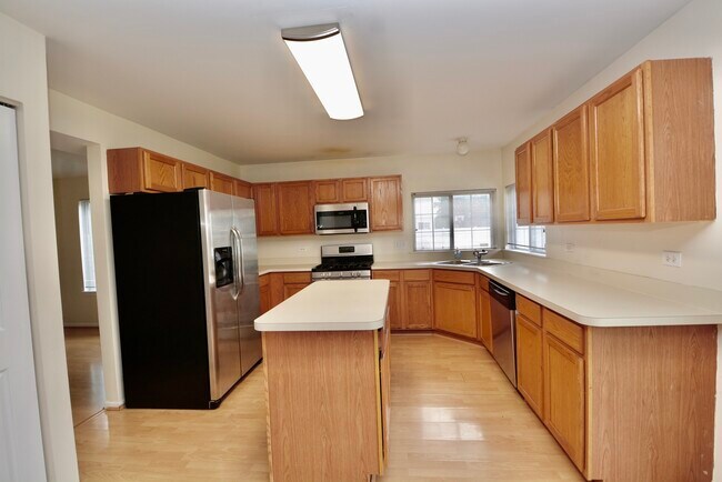 Building Photo - 1661 Charlotte Cir