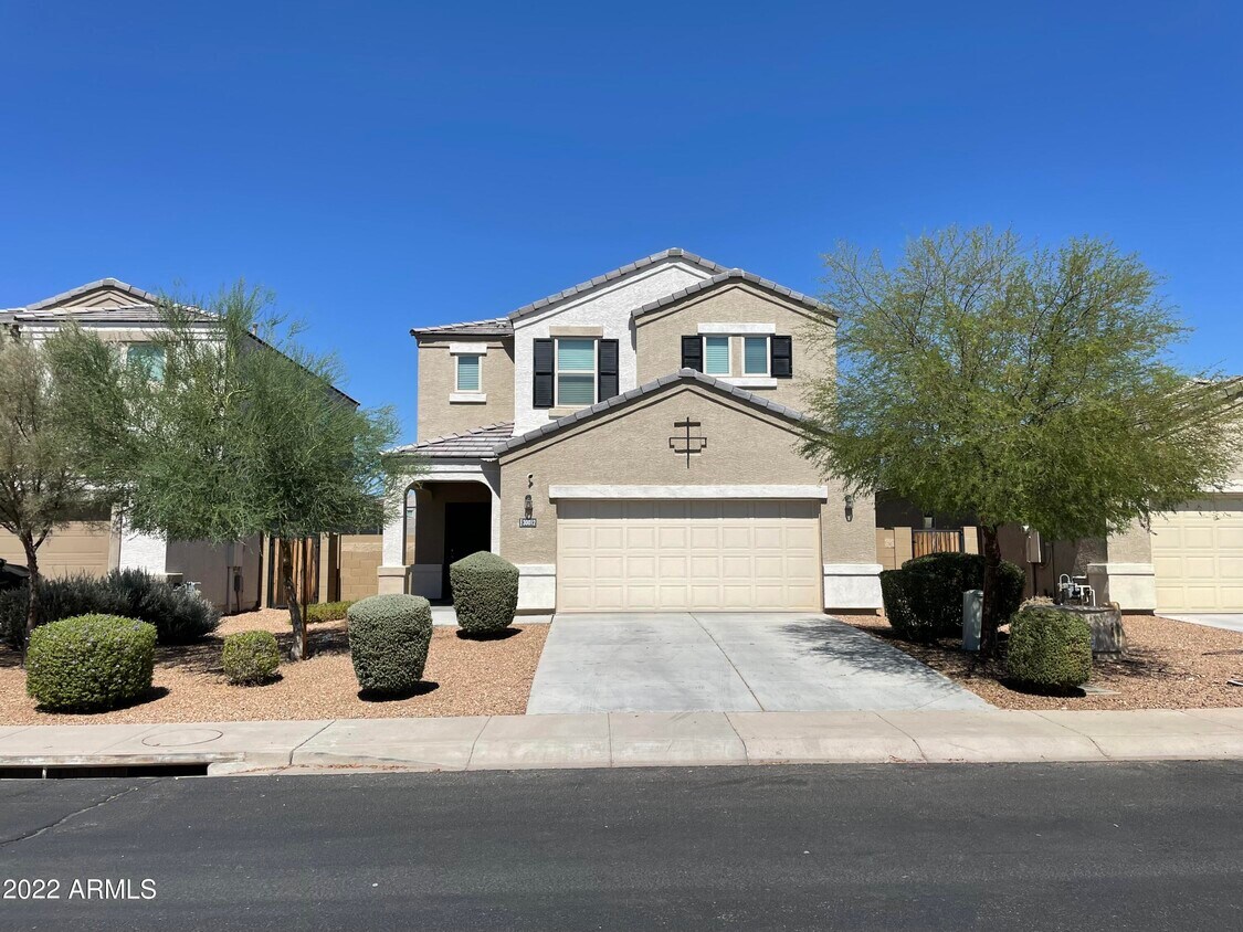 Foto principal - 30012 W Monterey Dr