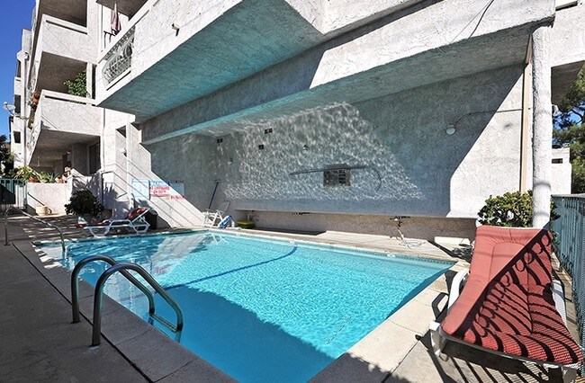 Pool - Wellworth Towers Apartments