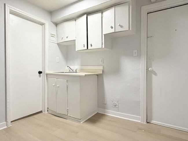 Photo du bâtiment - 1441 Wyandotte St E