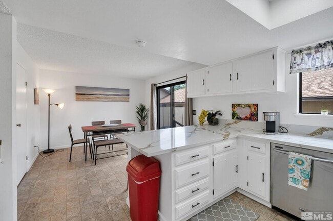 Building Photo - 1493 Foster Dr