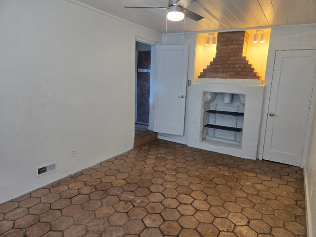 Building Photo - 1125 Lafayette Dr NE