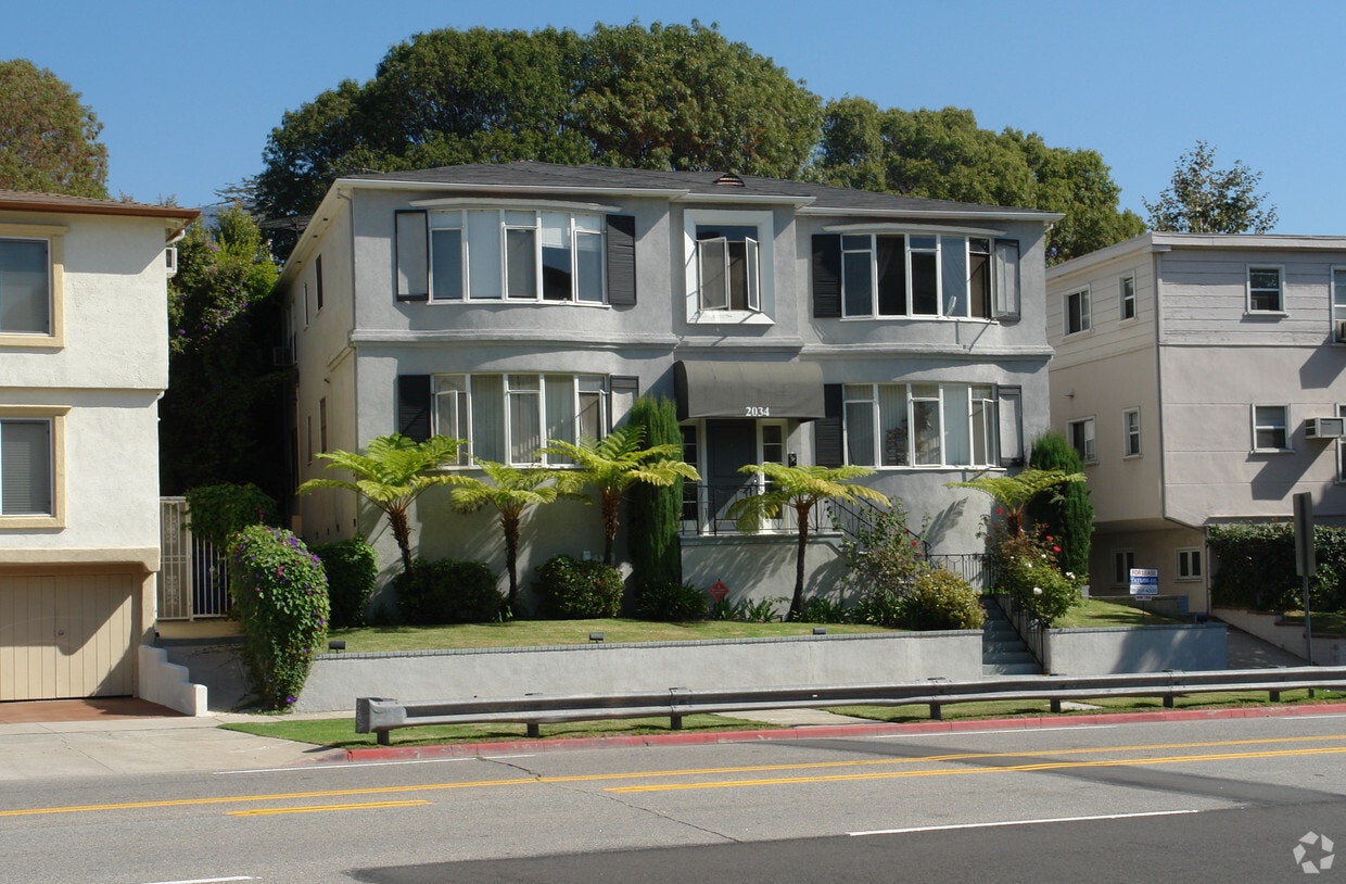2034 S Beverly Glen Blvd, Los Angeles, CA 90025 Apartments in Los