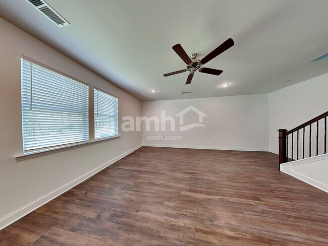 Foto del edificio - 108 Spruce Cir