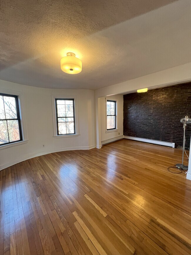 Building Photo - 41 E Springfield St