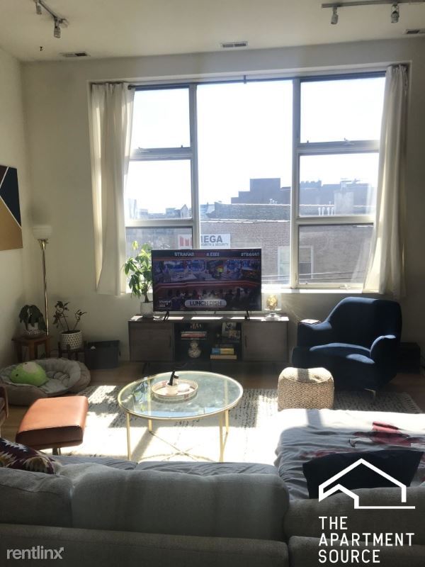 Foto del edificio - 1598 N Western Ave