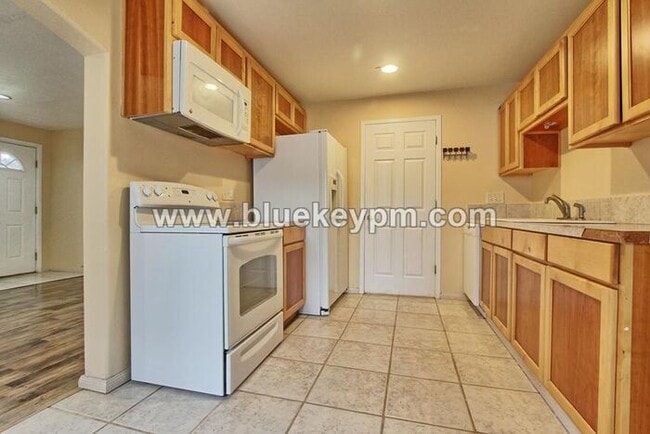 Foto del edificio - 2 Bed, 2 Bath Home with a Large Yard Near Glenfair Park