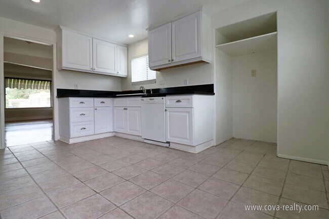 Building Photo - 625 Palm Dr